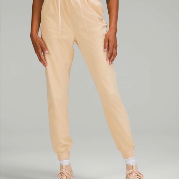 NWT! Lululemon Stretch High-Rise Jogger - Picture 4 of 7